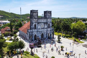 Về xứ Nẫu, nhớ ghé thăm nhà thờ Mằng Lăng hơn trăm năm tuổi