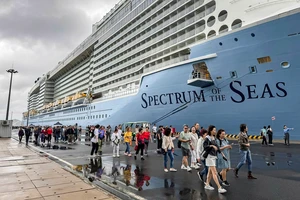 Siêu tàu biển đưa hơn 4.700 du khách cập cảng quốc tế Cam Ranh