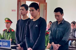 Nghe tin bạn gái bị sàm sỡ, thanh niên rủ bạn đi trả thù