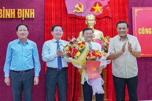 Ban Bí thư chuẩn y ông Nguyễn Tự Công Hoàng tham gia Ban Thường vụ Tỉnh ủy Bình Định