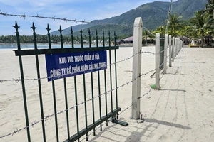 Sở NN&MT kiến nghị tỉnh Khánh Hòa chỉ đạo tháo dỡ hàng rào thép gai trên bãi biển Nha Trang