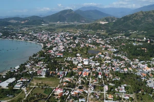 Dự án đường ven biển ở khu kinh tế Vân Phong chậm tiến độ