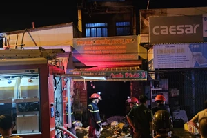 Cháy căn nhà 2 tầng ở Nha Trang, 4 mẹ con thoát chết