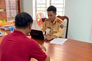 Tài xế lái ô tô vượt ẩu suýt gây tai nạn trên đèo Khánh Lê bị phạt