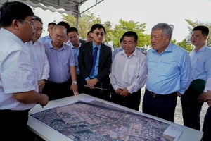 Phó Thủ tướng Nguyễn Hòa Bình kiểm tra 2 dự án đô thị ở Nha Trang