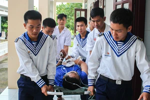 Lặn sâu 40 m bắt hải sản, 1 ngư dân bị suy thận