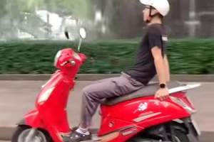 Xác minh người đàn ông đi xe máy thả 2 tay ở Nha Trang