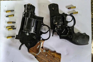 Thanh niên mang theo 3 khẩu súng khi đi trộm chó