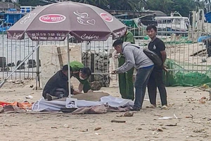 Điều tra vụ thi thể trôi dạt vào chân cầu Xóm Bóng