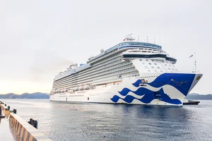 Tàu Discovery Princess đưa 1.200 du khách đến tham quan Nha Trang