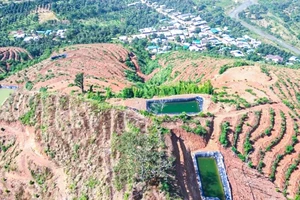 Những 'quả bom nước' treo trên núi cao ở Khánh Hòa