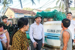 Chủ tịch UBND tỉnh Đắk Lắk: Bộ đội, biên phòng, xe lội nước phải sẵn sàng để giúp dân