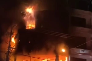 Cháy nhà 4 tầng gần chợ Đầm Nha Trang