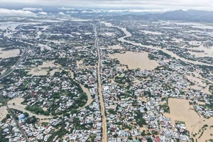 Nha Trang thành biển nước trong trận lụt chưa từng có