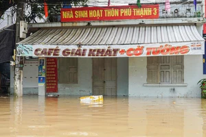 20 hộ dân ở Khánh Hòa đang bị cô lập do lũ lớn