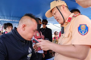 Nhậu từ tối hôm qua, đến chiều hôm sau thuyền trưởng tàu khách vẫn bị phạt