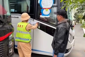 Xử phạt tài xế xe khách chạy trên cao tốc mà không có bằng lái