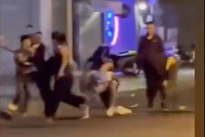 Xác minh vụ nhóm du khách nước ngoài bị chém tới tấp ở Nha Trang