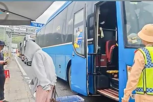 Xe khách chở quá 7 hành khách bị phạt hơn 52 triệu