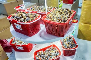 Phù phép hàng ngàn chai dầu hít giá rẻ thành hàng ngoại nhập, 1 giám đốc bị khởi tố