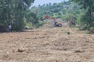 Đơn vị thi công dự án dẫn nước hồ Sông Chò 1 đào phá đất của dân khi chưa đền bù