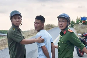  Tặng giấy khen 3 cá nhân khống chế kẻ giết vợ, giải cứu cháu nhỏ 9 tháng tuổi