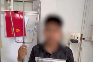 Công an truy xét nhóm thanh thiếu niên mang ba chĩa diễu phố