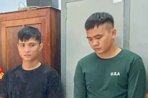 Bắt tạm giam 2 thanh niên đi 'giải quyết hộ' mâu thuẫn
