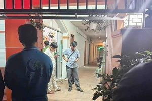 Thi thể nữ giới trong nhà nghỉ ở Khánh Hòa có vết thương sâu ở ngực trái
