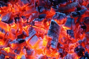 Có nên đốt than sưởi ấm trẻ?