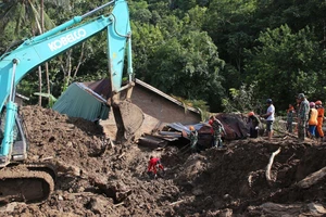 Sập hầm mỏ ở Indonesia, 60 người bị vùi, 1 người thiệt mạng