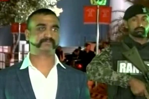 Kiểu râu ‘gây sốt’ của phi công Ấn Độ