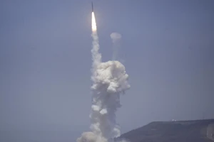 Một cuộc thử nghiệm hệ thống Phòng thủ Tầm trung trên Mặt đất (GMD) được tổ chức bởi Space Wing thứ 30 và Cơ quan Phòng thủ Tên lửa Mỹ tại Vandenberg AFB, California, Mỹ, ngày 22 tháng 6 năm 2014. Ảnh: REUTERS 