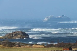 Tàu du lịch Na Uy gặp nạn, sơ tán khẩn 1.300 khách