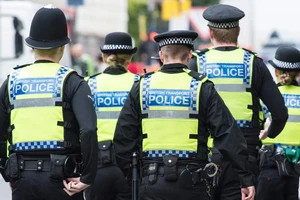 Cảnh sát Anh vào tư thế chống bạo động hậu Brexit