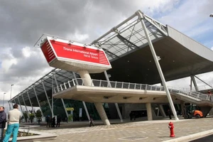 Albania: Cướp lượng lớn tiền mặt khi máy bay sắp cất cánh