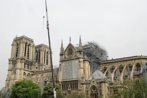 Vụ cháy Nhà thờ Đức Bà Paris: Lỗi do công nhân hút thuốc?