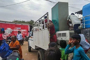 Siêu bão đổ bộ, hàng trăm triệu dân Ấn Độ sơ tán