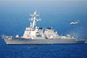 Tàu chiến Mỹ xuất hiện trên Biển Đông, thách thức Trung Quốc