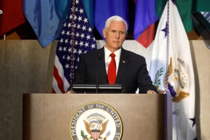 Mỹ gỡ lệnh trừng phạt với các tướng quay lưng với ông Maduro