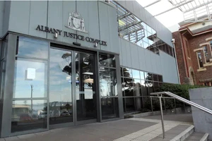 Người đàn ông Việt bị phạt nặng vì đánh vào mông trẻ em ở Úc