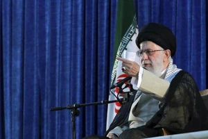 Iran thề sẽ kháng cự Mỹ đến cùng