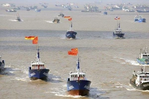 Trung Quốc đánh chìm tàu Philippines, Việt Nam cứu 22 ngư dân