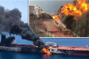 Mỹ có bằng chứng Iran đứng sau vụ hai tàu bị ngư lôi bắn