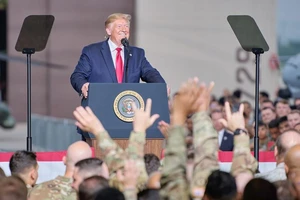 Ông Trump quảng bá hệ thống vũ khí mới nhưng Mỹ sẽ không dùng