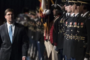 Lầu Năm Góc cử chiến hạm hộ tống tàu Mỹ đi qua Vùng vịnh