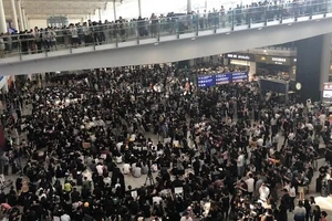 Người Hong Kong tiếp tục tập trung biểu tình ở sân bay