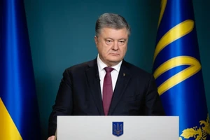 Thẩm vấn cựu tổng thống Ukraine bằng máy phát hiện nói dối