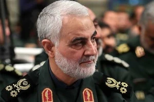  Vào tháng 3, Qassem Soleimani đã nhận được giải thưởng quân sự cao nhất của Iran, 'Huân chương Zulfaqar' Ảnh: Reuters]