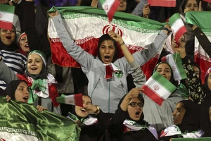 Nữ giới Iran đã được phép vào sân xem bóng đá